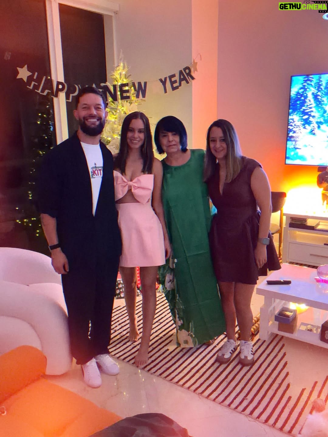 Vero Rodríguez - 7.3K Likes - Full heart