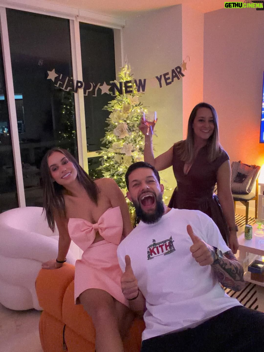 Vero Rodríguez - 7.3K Likes - Full heart