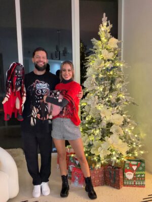 Vero Rodríguez Instagram - Merry Xmas from Our family to Yours 

Feliz Navidad de nuestra familia a la suya.
