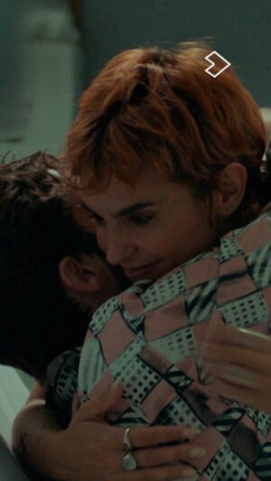 Verónica Echegui Instagram - Te diagnostican un cáncer y conoces a la mujer de tu vida 🥹❤️

¿Qué puede salir mal? 💫

#AMuerte, la serie de @dani_delaorden protagonizada por @joanamargosrubert y @veronicaechegui se estrena el 📌 15 de junio en @atresplayer 

#serieespañola #serietv #streaming #veronicaechegui #humor #romance