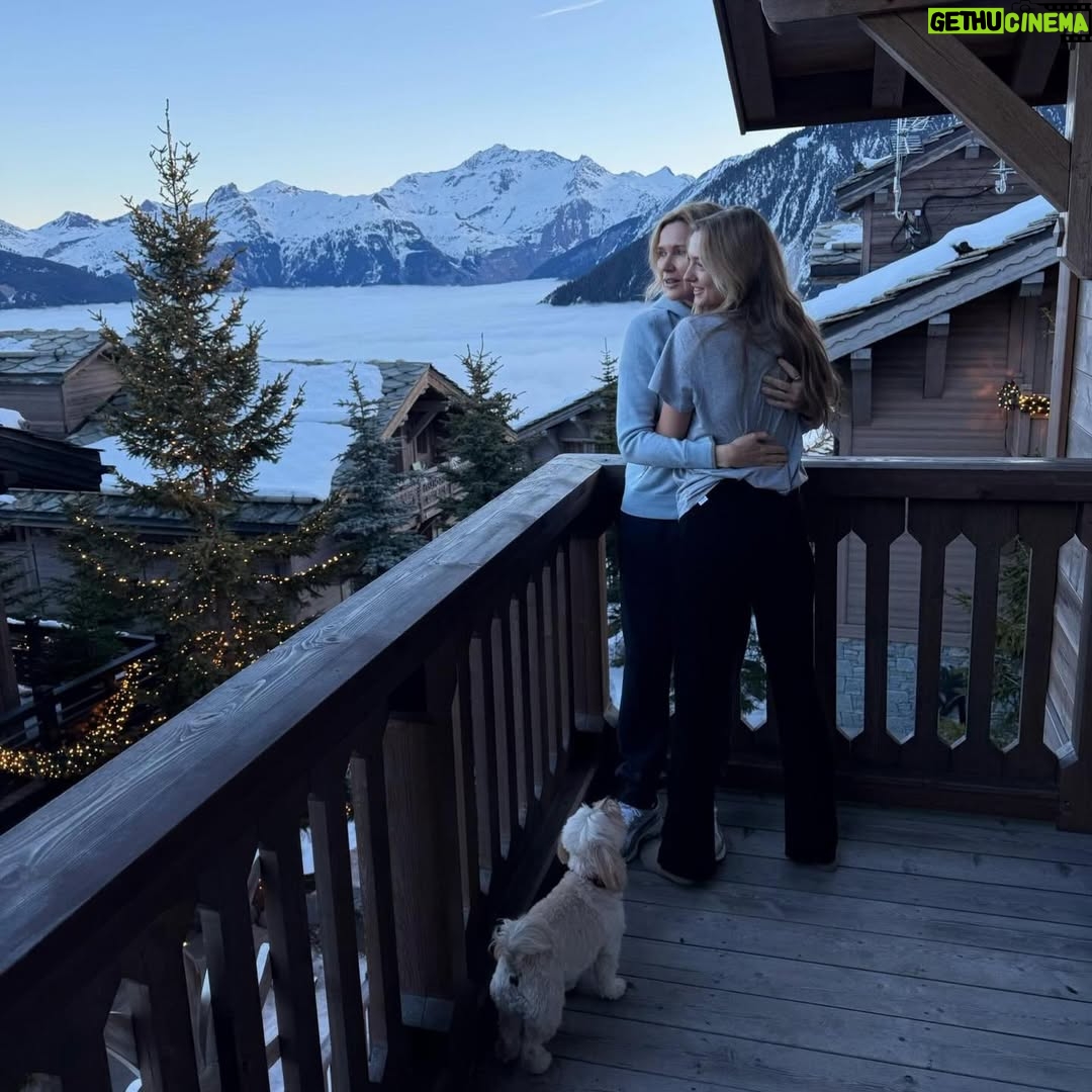 Veronica Ferres - 3.7K Likes - Zeitlos. 
Schwerelos. 
Nur Dankbarkeit - 
zwischen den Jahren @lillykrug.🩶

#dankbarkeit #family