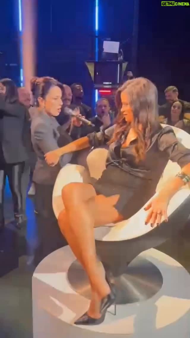Veronica Gentili - 12.3K Likes - Oggi pomeriggio mi hanno fatto girare la testa 🤪
Vero @paolaiezzireal ?
(Che ragazza sta ragazza 💙)

@redazioneiene