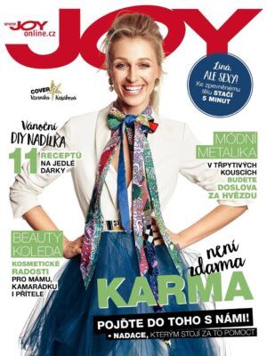 Veronika Kašáková Instagram - 1. Byly mi 4 roky, když mě poprvé vyfotili a přivezli do dětského domova. Pamatuji si jediné, dezorientace. Kdo jsem a kam patřím?
2. První hezké Vánoce v životě. Palčáky, které jsme dostali všichni, teplo, postel, jídlo. Bezpečí a řád, začala jsem se vnitřně uklidňovat.
3. Letní tábor a moje první soutěž Miss. Usínala jsem celé dětství sama, ale extroverze, smysl pro humor a vrozený optimizmus mi pomáhalo k přežití.
4. První třída. Strach. Nejistota. Trauma nezpomaluje inteligenci, ale nervový systém. Teta vychovatelka si myslela, že budu muset chodit do zvláštní. Byla jsem jednoznačně nejslabší žák ve třídě. 
5. A tohle jsem taky já, s vytvořenou mapou mé reality. Neurobiologicky. Vzorce, které jsem převzala na základě 0-6let života. Mám obrovskou touhu být hodná. Nezabírat místo. Snažící se nebýt na obtíž. Zmizet. Nebo naopak majetnický každého dusit láskou, ze strachu aby mě zase někdo neopustil. (Často brečím). 
6. První Chorvatsko. První moře, paní ředitelka má videokameru a já se furt kroutím před objektem, na mé sny(talenty/koníčky) však není kapacita. Individualita nebyla v dětských domovech možná. Žiješ ve skupině.
7. Lyžák (a díky DD umím lyžovat). Kamarádi @pavla_majorova , kteří pro mě v životě byli nejvíc. Lidi, kteří ukazovali, že vztahy nemusí bolet. A taky @ladislavrostas.photo , který nám všem vytřel zrak. 
8. Plavání. Moje první vznikající fobie z chloru a bazénů. Koníček v dětech nevyvoláš tlakem. 
9. Můj bratr @karel_kasak . Moje jediná skutečná rodina. Člověk, díky kterému jsem přežila. Někdo, kdo mě zachránil a bezpodmínečně miloval jako jediný dlouhé roky.
10. Setkání. Můj muž. Láska nebeská.I my jsme začínali toxicky.
Ne z nedostatku lásky, ale z nepochopení sebe. Dnes nejsme spolu proto, že bychom se potřebovali.
Ale proto, že se volíme a v takovém prostoru může láska kvést. Miluji.
11–14. A moje první sny. První úspěchy. A myšlenka: možná jsem víc než moje minulost.
15. @nf_veronikykasakove . Ne z bolesti. Z porozumění. 🤍
16. Moje největší sny přicházejí na svět.
17. Bolest.
18. Život se někdy zlomí v jedné minutě. A některé věci se nedají unést hned.
19. Dnes mám největší rodinu na světě. ❤️☝️
20. A občas si toho všimne i svět. 🏅