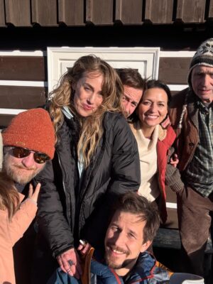 Veronika Khek Kubařová Instagram - 🏔️
Už dlouho mi na žádný film nepřišlo tolik milých reakcí. Děkuju, že mi píšete, těší mě to! 
Děkujeme, že chodíte! 
#nahorach
@donartfilm