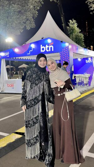 Veve Zulfikar Instagram - what a coincidence! jumpa @nuha_bahrin kat nancy ajram concert š®š©š«¶š»š²š¾