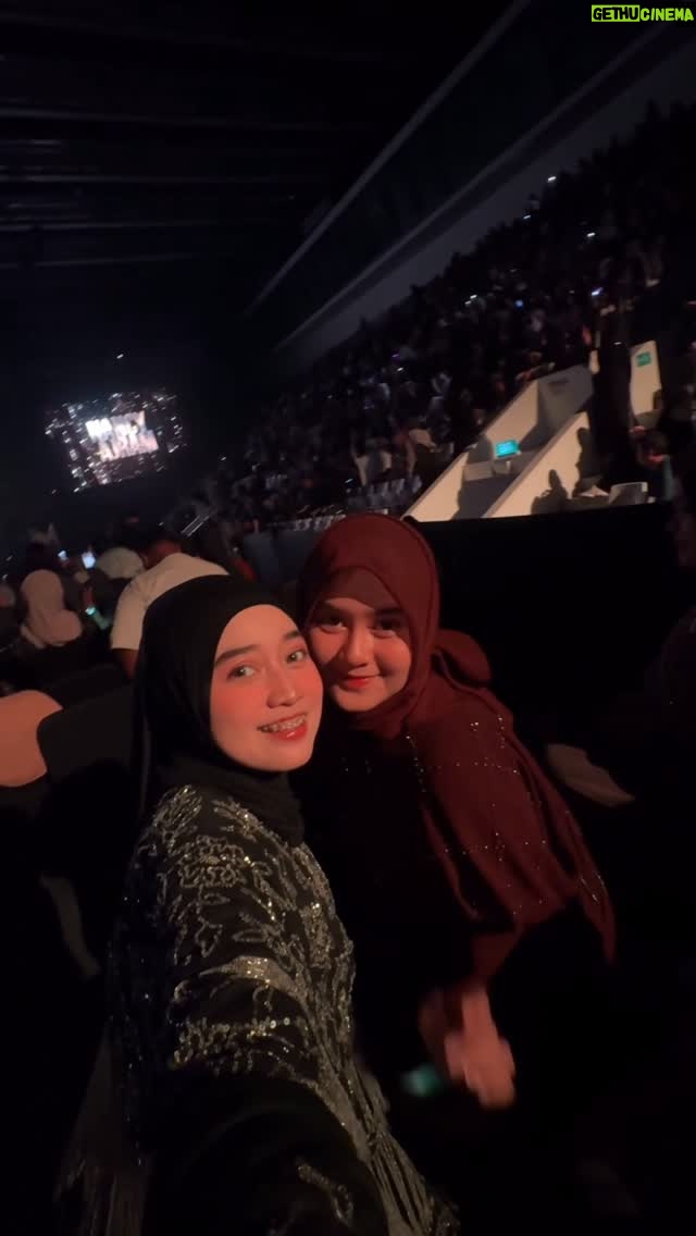 Veve Zulfikar - 3 Likes - يا طبطب @nancyajram 💃🏻

‼️ mau kasih tau yang belom mengerti & memahami,  TIDAK SEMUA LAGU YANG BERBAHASA ARAB ITU SHOLAWAT, kita bisa tau lagu ini mengandung Sholawat atau tidaknya itu bisa dilihat dari syair/liriknya, adakah kalimat " اللهم صل على سيدنا محمد / صلى الله على محمد " ‼️ 

btw,
yang nonton disini rata2 bukan fomo, 90% pasti fans lama ya dan memahami arti lagu-lagunya, apalagi Nancy Ajram ini penyanyi arab legendaris, dari jaman veve belom lahir beliau udah berkarya, veve ngefans dari saat masih kecil 🤏🏻 veve suka lagunya juga suka tekhnik vocalnya, tapi tidak menganut Aqidahnya maupun pakaiannya.

yang tidak suka mendengarkan musik / anti musik / tidak suka lihat konser, cukup diam & skip kalau memang tidak berkenan, maaf kalau semua konten ini mengganggu kalian. 
jangan merasa paling pintar, paling cerdas, paling sempurna menjadi manusia dan akhirnya membodohkan, mencibir orang lain yang kamu sendiri ga benar benar tau pribadi orang tsb. 

maaf aku cuma manusia biasa, 
kita semua sama sama manusia biasa, guys ekspektasimu juga jangan terlalu tinggi terhadap siapapun, just for having fun aja gausa kaku kaku, ambil baiknya dan buang buruknya 💃🏻