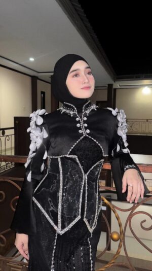 Veve Zulfikar Instagram - MasyaAllah Tabarakallah
it is an honor for me to be at this International event 2k25
thanks for having me @kemenag_ri @pendidikanpesantren @mqk.official ā”
my beautiful black gown by @mawaddatulhaq @by.maw ready for rent š¤