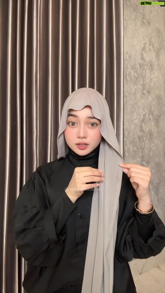 Veve Zulfikar - 3 Likes - Tonton sampai selesai
btw, ehm beda style berasa beda orang 🫠😜😂

Lubna Pashmina n Ameena Inner tencel by @veryalsstudio 💗