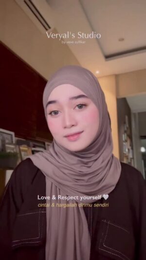 Veve Zulfikar Instagram - life is simple n full of happiness if we are being ourselves š¤
Lubna Pashmina Moccacino by @veryalsstudio