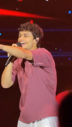 Veve Zulfikar Instagram - @harrisjofficial happy to see uuuu in Surabaya !! šš¤š» see uu next timee yaa mas brooo ! btw tunggu @maherzainofficial di Part 2 & tag bang Harris di kolom komen guysss š