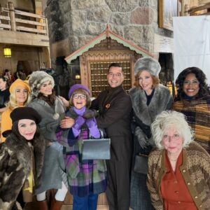 Vicki Lawrence Instagram - It doesn’t matter how old I get it’s still a #thrill to meet new friends(that’s you, Mindy) and work with such an amazing cast of #actors. Mt Hood in #oregon stood in for #Switzerland