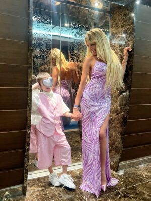 Victoria Xipolitakis Instagram - Todo el 23/12 de 00:00 a 00:00 hs se celebró Mí CUMPLE y fui muy FELIZ, gracias FAMILIA por tanto!!! 🤍💫🚢 🌊☀️
👔💕 @pittibimbo
👗✨ @lucitevestidos
🎂💫 @saboresyalgomas.bylore