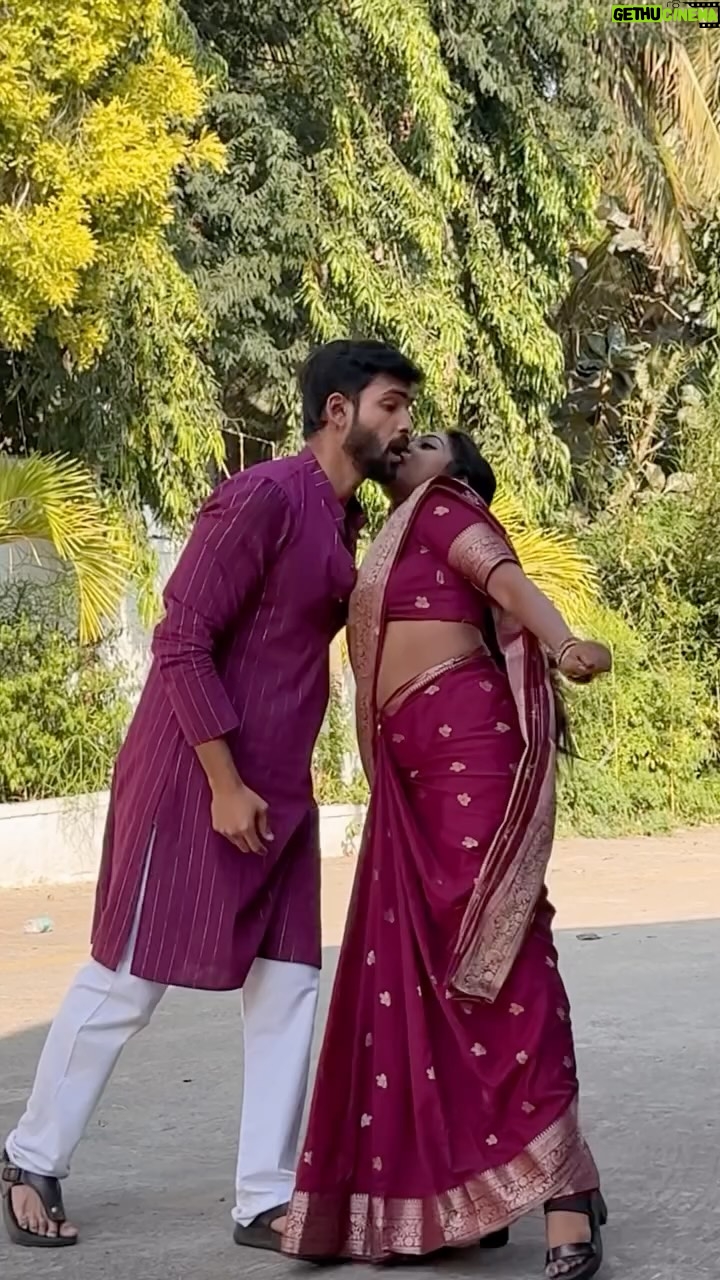 Vijaya Lakshmi - 35.6K Likes - Hoo Chandu Hudugi… Thirugisidalu Thaleyanne 😵‍💫😂✨

Choreography credits : @ramcharan4557 

#hoochanduhudgi #bulbul #devil #darshan #sidharthrswamy #vijayalakshmi #mynadhruva #myna #trend #explore
