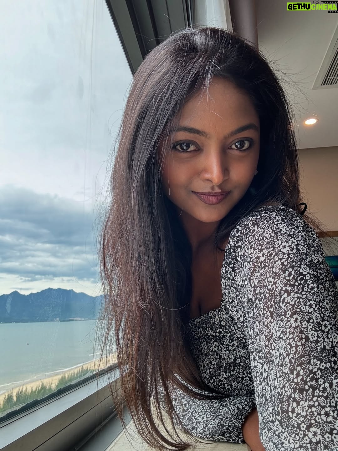 Vijaya Lakshmi - 52.1K Likes - Another photo dump🤭  #final #dump 

#photography #explore #photoshoot #classy #exploremore #sassygirl #trendingnow #colorskannada #beautiful #udayatv #ootd #fypシ #follow #nikond5600 #bengaluru #kerala #instagramreels #vietnam #vairalreels