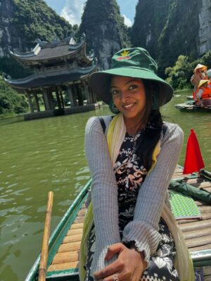 Vijaya Lakshmi Instagram - Another photo dump🤭  #final #dump 

#photography #explore #photoshoot #classy #exploremore #sassygirl #trendingnow #colorskannada #beautiful #udayatv #ootd #fypシ #follow #nikond5600 #bengaluru #kerala #instagramreels #vietnam #vairalreels