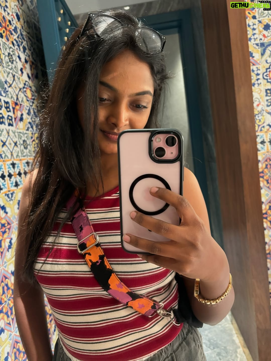 Vijaya Lakshmi - 52.1K Likes - Another photo dump🤭  #final #dump 

#photography #explore #photoshoot #classy #exploremore #sassygirl #trendingnow #colorskannada #beautiful #udayatv #ootd #fypシ #follow #nikond5600 #bengaluru #kerala #instagramreels #vietnam #vairalreels