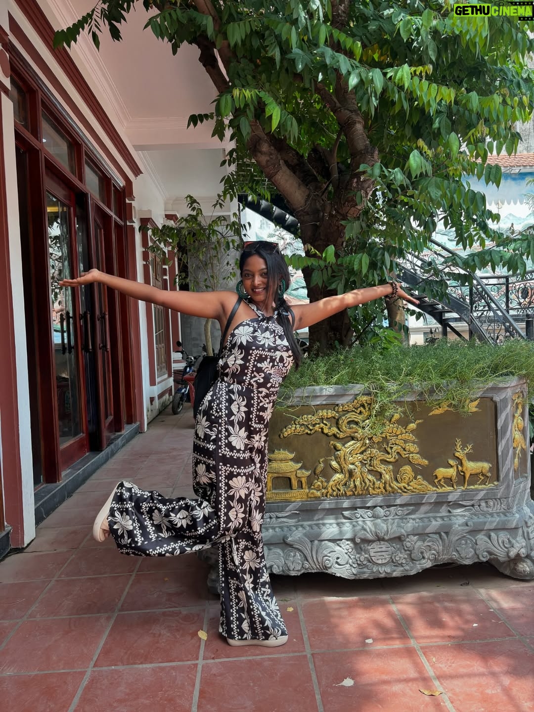 Vijaya Lakshmi - 52.1K Likes - Another photo dump🤭  #final #dump 

#photography #explore #photoshoot #classy #exploremore #sassygirl #trendingnow #colorskannada #beautiful #udayatv #ootd #fypシ #follow #nikond5600 #bengaluru #kerala #instagramreels #vietnam #vairalreels