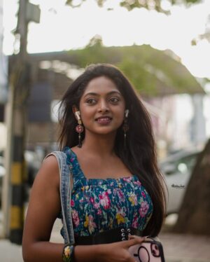 Vijaya Lakshmi Instagram - Windy   music   banaglore street’s 🫰🏻

Click.@joshi___photography____ 
.
.in frame. @vijaya_lakshmi.official 
.
.
.
.#indore#explore#exploremore
#bengaluru#trendingreels#trendingsongs
#candid#modelphotography
#photography#kannada#englishsongs
#nikon#reels#vairalvideo
#StreetPhotography#bengaluru
#UrbanPhotography#india
#CityLights#instagram
#StreetShot
#EverydayUrban
#urbanexploration