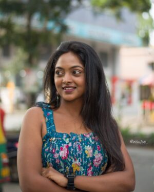 Vijaya Lakshmi Instagram - Windy   music   banaglore street’s 🫰🏻

Click.@joshi___photography____ 
.
.in frame. @vijaya_lakshmi.official 
.
.
.
.#indore#explore#exploremore
#bengaluru#trendingreels#trendingsongs
#candid#modelphotography
#photography#kannada#englishsongs
#nikon#reels#vairalvideo
#StreetPhotography#bengaluru
#UrbanPhotography#india
#CityLights#instagram
#StreetShot
#EverydayUrban
#urbanexploration