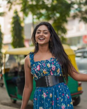 Vijaya Lakshmi Instagram - Windy   music   banaglore street’s 🫰🏻

Click.@joshi___photography____ 
.
.in frame. @vijaya_lakshmi.official 
.
.
.
.#indore#explore#exploremore
#bengaluru#trendingreels#trendingsongs
#candid#modelphotography
#photography#kannada#englishsongs
#nikon#reels#vairalvideo
#StreetPhotography#bengaluru
#UrbanPhotography#india
#CityLights#instagram
#StreetShot
#EverydayUrban
#urbanexploration