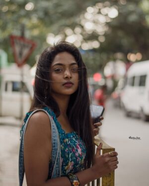 Vijaya Lakshmi Instagram - Windy   music   banaglore street’s 🫰🏻

Click.@joshi___photography____ 
.
.in frame. @vijaya_lakshmi.official 
.
.
.
.#indore#explore#exploremore
#bengaluru#trendingreels#trendingsongs
#candid#modelphotography
#photography#kannada#englishsongs
#nikon#reels#vairalvideo
#StreetPhotography#bengaluru
#UrbanPhotography#india
#CityLights#instagram
#StreetShot
#EverydayUrban
#urbanexploration