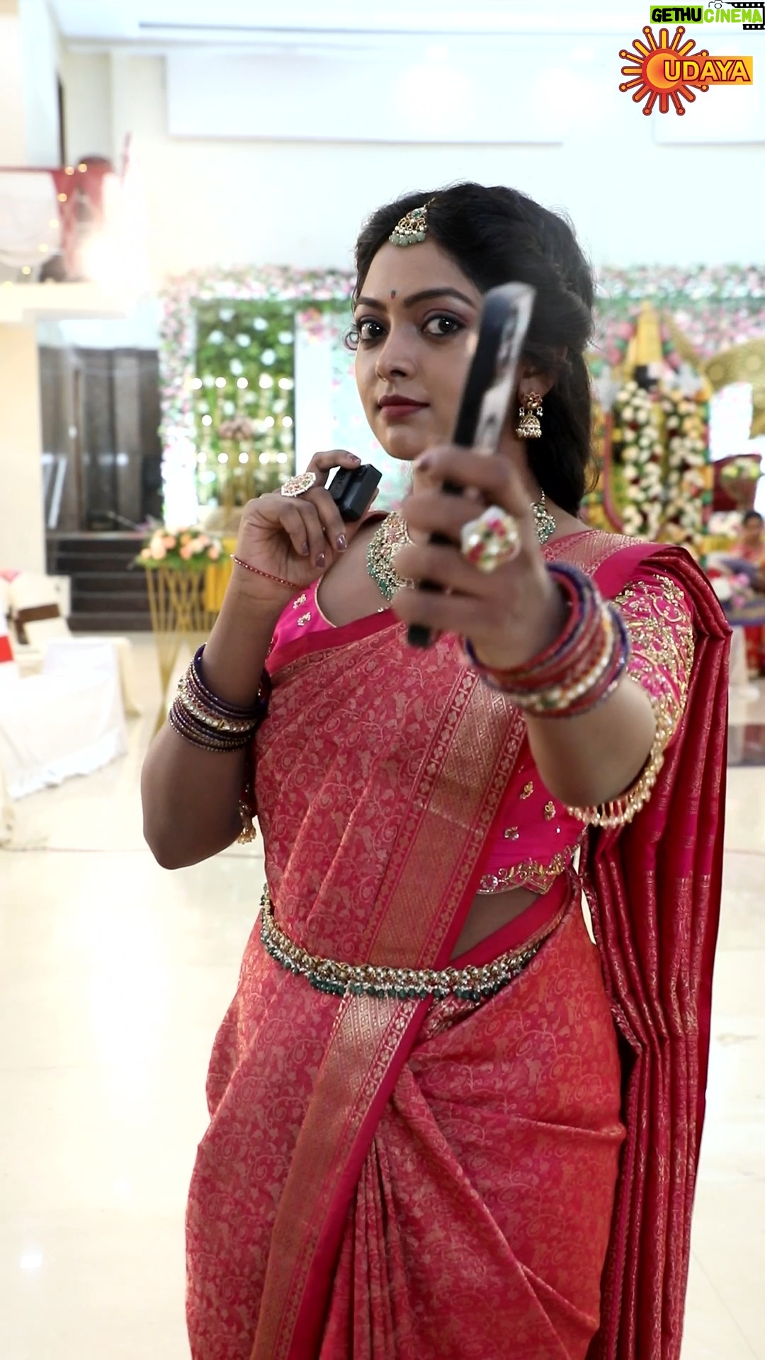 Vijaya Lakshmi - 53K Likes - ನಿಮ್ಮ ಮೊಬೈಲ್‌ ನ ಮುಖಪುಟ ಏನು? ಕಾಮೆಂಟ್ ಮಾಡಿ!

ವೀಕ್ಷಿಸಿ “ಮೈನಾ” ಸೋಮ - ಶನಿ ರಾತ್ರಿ 9 ಗಂಟೆಗೆ ನಿಮ್ಮ ಉದಯ ಟಿವಿಯಲ್ಲಿ.

#Myna | Mon - Sat | 9 PM

#MynaaOnUdayaTV #MylaaraKoteMyna #UdayaTV #KannadaSerials #SerialsOnUdayaTV