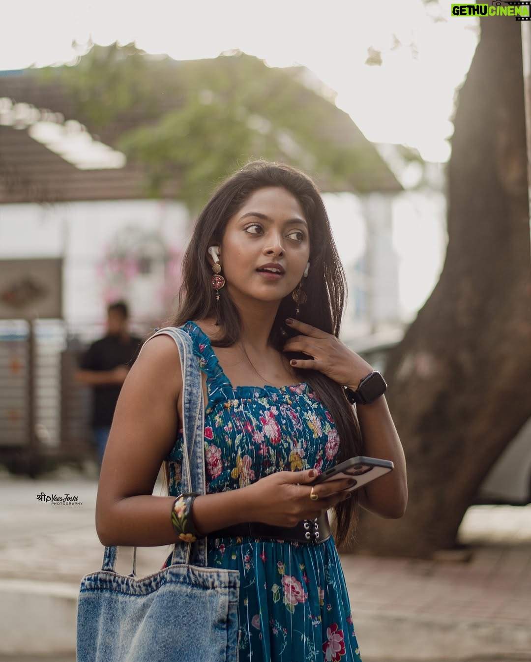Vijaya Lakshmi - 25.2K Likes - Windy   music   banaglore street’s 🫰🏻

Click.@joshi___photography____ 
.
.in frame. @vijaya_lakshmi.official 
.
.
.
.#indore#explore#exploremore
#bengaluru#trendingreels#trendingsongs
#candid#modelphotography
#photography#kannada#englishsongs
#nikon#reels#vairalvideo
#StreetPhotography#bengaluru
#UrbanPhotography#india
#CityLights#instagram
#StreetShot
#EverydayUrban
#urbanexploration