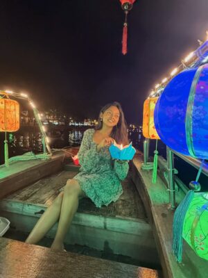 Vijaya Lakshmi Instagram - New me, new world 🌈

#photography #explore #photoshoot #classy #exploremore #sassygirl #trendingnow #colorskannada #beautiful #udayatv #ootd #fypシ #follow #nikond5600 #bengaluru #kerala #instagramreels #vairalreels