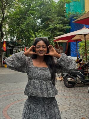 Vijaya Lakshmi Instagram - New me, new world 🌈

#photography #explore #photoshoot #classy #exploremore #sassygirl #trendingnow #colorskannada #beautiful #udayatv #ootd #fypシ #follow #nikond5600 #bengaluru #kerala #instagramreels #vairalreels