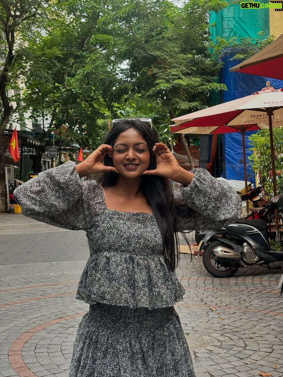 Vijaya Lakshmi - 19.4K Likes - New me, new world 🌈

#photography #explore #photoshoot #classy #exploremore #sassygirl #trendingnow #colorskannada #beautiful #udayatv #ootd #fypシ #follow #nikond5600 #bengaluru #kerala #instagramreels #vairalreels