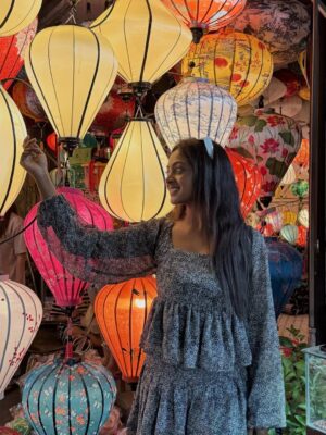 Vijaya Lakshmi Instagram - New me, new world 🌈

#photography #explore #photoshoot #classy #exploremore #sassygirl #trendingnow #colorskannada #beautiful #udayatv #ootd #fypシ #follow #nikond5600 #bengaluru #kerala #instagramreels #vairalreels