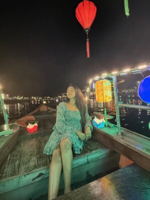Vijaya Lakshmi Instagram - New me, new world 🌈

#photography #explore #photoshoot #classy #exploremore #sassygirl #trendingnow #colorskannada #beautiful #udayatv #ootd #fypシ #follow #nikond5600 #bengaluru #kerala #instagramreels #vairalreels