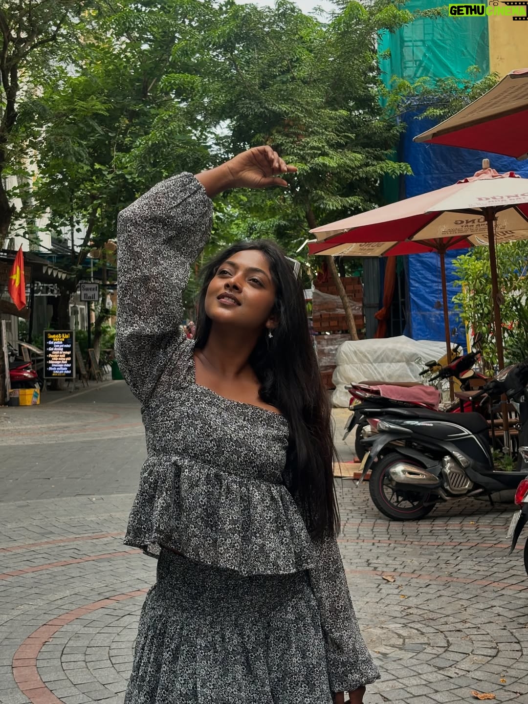 Vijaya Lakshmi - 19.4K Likes - New me, new world 🌈

#photography #explore #photoshoot #classy #exploremore #sassygirl #trendingnow #colorskannada #beautiful #udayatv #ootd #fypシ #follow #nikond5600 #bengaluru #kerala #instagramreels #vairalreels