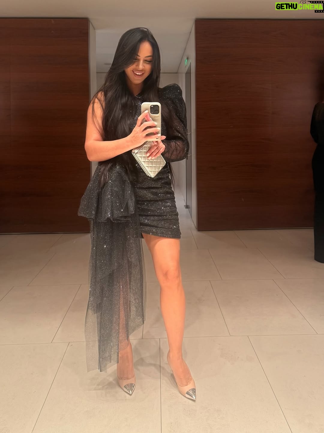 Viktoriya Galustyan - 673 Likes - Ребята, я знаю что вы будете смотреть в эту Новогоднюю ночь 😉
Это было впечатляюще, эффектно и оооочень смешно! @comedyclubru