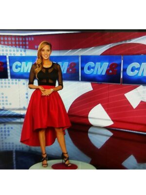 Violeta Bergonzi Instagram - #trend2016 🕰️✨
Un año que marcó mi historia.
Después de ganar Chica E!, mi vida profesional dio un giro enorme.
Seguí trabajando con E! Entertainment Television como presentadora y, sin darme cuenta, se empezaron a abrir puertas que hoy agradezco con el corazón.
Ese mismo año también viví uno de mis mayores aprendizajes: trabajar en CM& – La Noticia, con el privilegio de tener como maestro al gran Yamid Amat. De esos encuentros que forman, inspiran y dejan huella.
Desfilé en varias ferias de moda!
También trabajé con las fuerzas militares de Colombia y fue un regalo hermoso de la vida ❤️🔥
Si me devuelvo 10 años atrás, no veo solo logros…
veo esfuerzo, sacrificios, horas de estudio, un diploma de comunicadora social y periodista, y la decisión constante de seguir preparándome para construir una carrera sólida, coherente y profundamente apasionante.
Hoy miro atrás con gratitud.
Y miro adelante con más ganas que nunca.
#Trend2016 #2016 #Gratitud #CaminoRecorrido Comunicación Periodismo EEntertainment CMI Crecimiento HistoriaPersonal SueñosQueSeTrabajan 💫