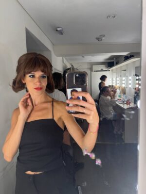 Violeta Urtizberea Instagram - cosas que me pasaron y en el 2025
1 un viaje de chicas 
2 unas funciones espectaculares de Inferno en Chile 
3 cumplí 40
4 una película con @dariobarassi 
5 funciones de Una casa llena de agua en El centro cultural Borges
6 una semana en la isla @corona_argentina 
7 a Lila se le cayó su primer diente
8 juan hizo una obra en calle corrientes
9 me quebré el dedo chiquito del pie
10 una serie hermosa de @danielburmanok con @benjaminvicuna.ok 
11 también trabajé con @rita.corteseok y me hice una amiga
12 grabe envidiosa 
13 hice funciones de Quiero decir te amo en el @teatroelpicadero 
14 me hice un tratamiento de conducto
15 juan me escribió una canción
16 fui Amira 
17 Lila terminó el jardín 
18 nos vinimos a la playa