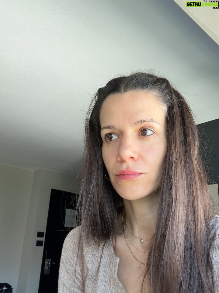Violeta Urtizberea - 24K Likes - cosas que me pasaron y en el 2025
1 un viaje de chicas 
2 unas funciones espectaculares de Inferno en Chile 
3 cumplí 40
4 una película con @dariobarassi 
5 funciones de Una casa llena de agua en El centro cultural Borges
6 una semana en la isla @corona_argentina 
7 a Lila se le cayó su primer diente
8 juan hizo una obra en calle corrientes
9 me quebré el dedo chiquito del pie
10 una serie hermosa de @danielburmanok con @benjaminvicuna.ok 
11 también trabajé con @rita.corteseok y me hice una amiga
12 grabe envidiosa 
13 hice funciones de Quiero decir te amo en el @teatroelpicadero 
14 me hice un tratamiento de conducto
15 juan me escribió una canción
16 fui Amira 
17 Lila terminó el jardín 
18 nos vinimos a la playa