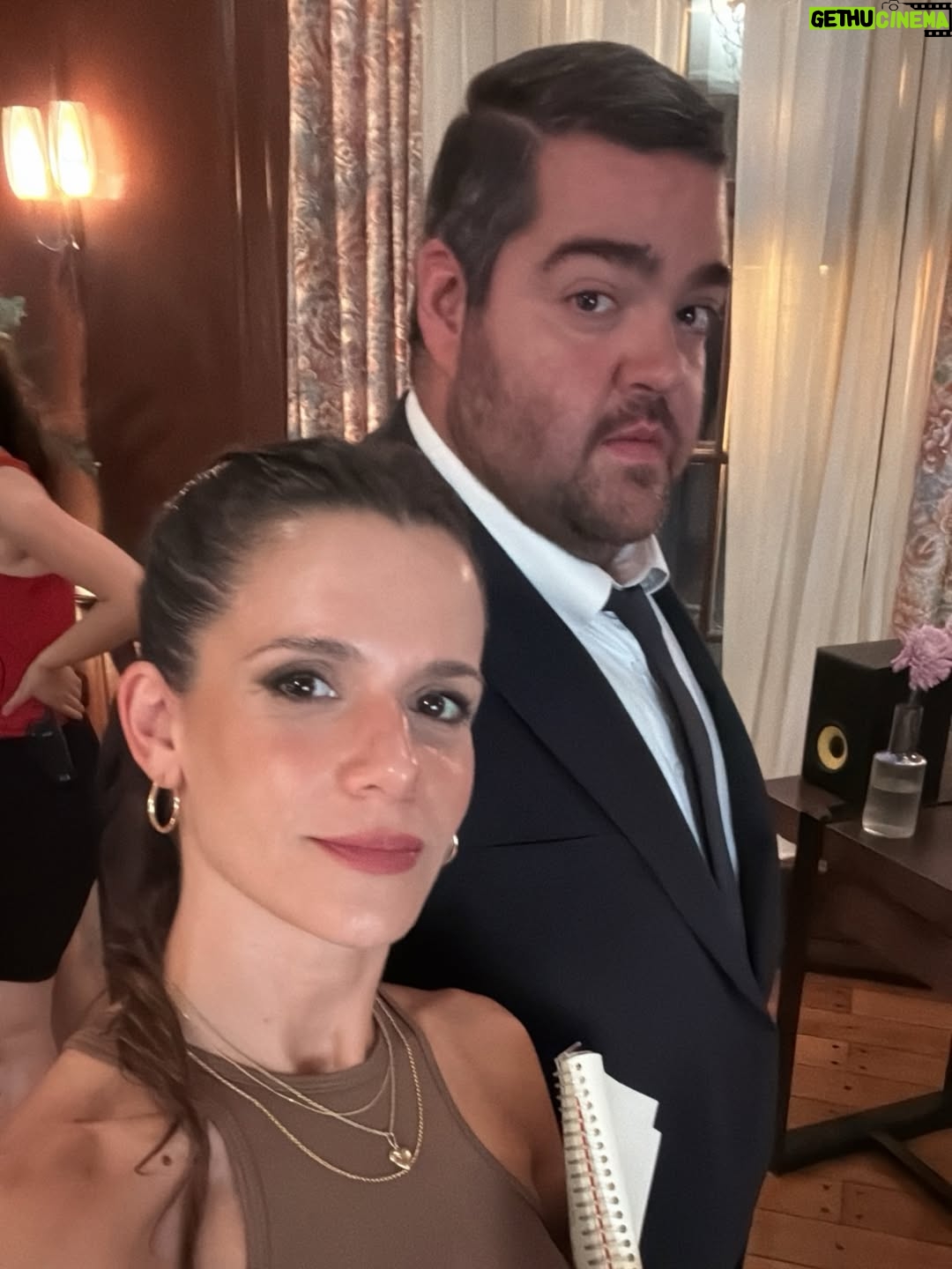 Violeta Urtizberea - 24K Likes - cosas que me pasaron y en el 2025
1 un viaje de chicas 
2 unas funciones espectaculares de Inferno en Chile 
3 cumplí 40
4 una película con @dariobarassi 
5 funciones de Una casa llena de agua en El centro cultural Borges
6 una semana en la isla @corona_argentina 
7 a Lila se le cayó su primer diente
8 juan hizo una obra en calle corrientes
9 me quebré el dedo chiquito del pie
10 una serie hermosa de @danielburmanok con @benjaminvicuna.ok 
11 también trabajé con @rita.corteseok y me hice una amiga
12 grabe envidiosa 
13 hice funciones de Quiero decir te amo en el @teatroelpicadero 
14 me hice un tratamiento de conducto
15 juan me escribió una canción
16 fui Amira 
17 Lila terminó el jardín 
18 nos vinimos a la playa