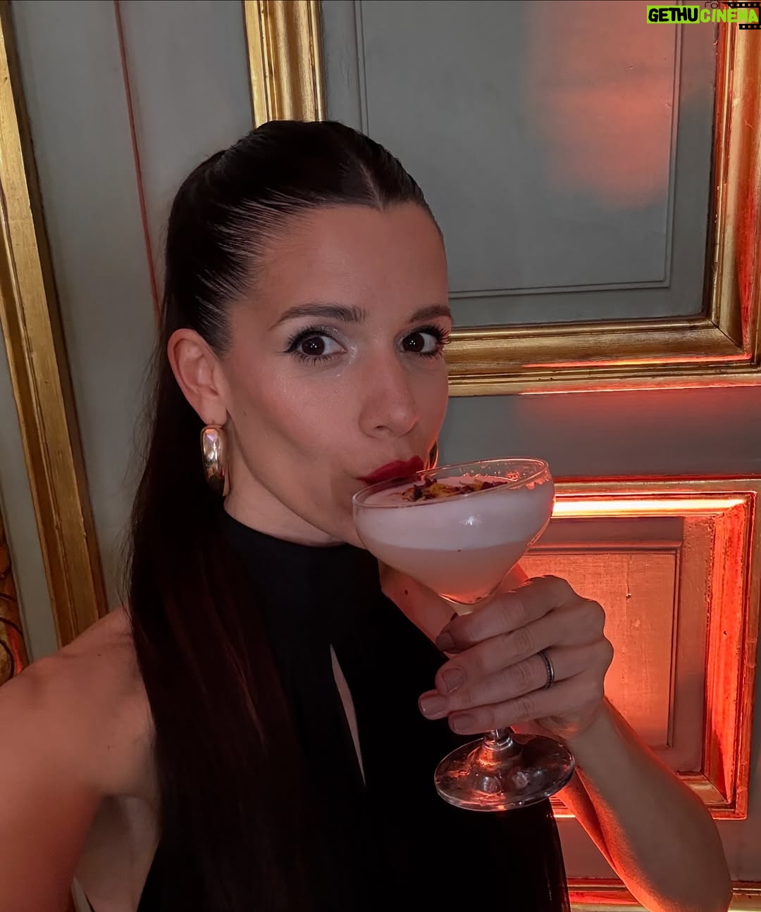 Violeta Urtizberea - 19.6K Likes - Nochon viendo Le Défilé de @lorealparis ❤️

#LorealParis #LeDefileLorealParis #WalkYourWorth #WorthIt #SkinCare #MakeUp #Hair