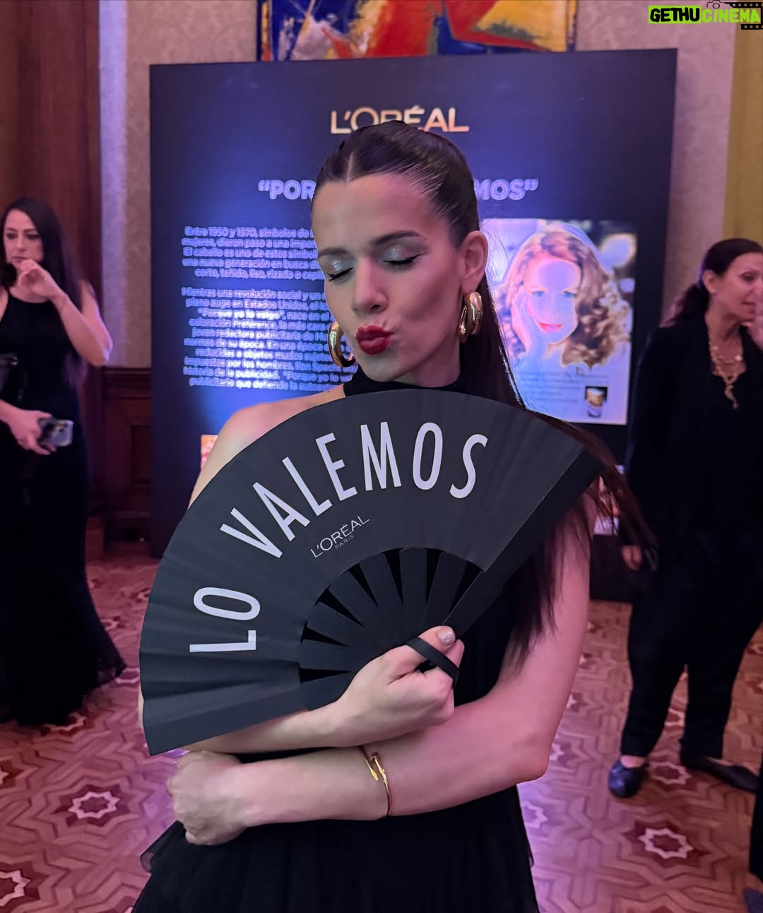 Violeta Urtizberea - 19.6K Likes - Nochon viendo Le Défilé de @lorealparis ❤️

#LorealParis #LeDefileLorealParis #WalkYourWorth #WorthIt #SkinCare #MakeUp #Hair