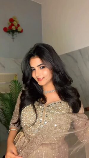 Vishali Instagram - Aasa kooda❤️
#foryoupage💙 #visshh #weddings #outfits #explorepage✨