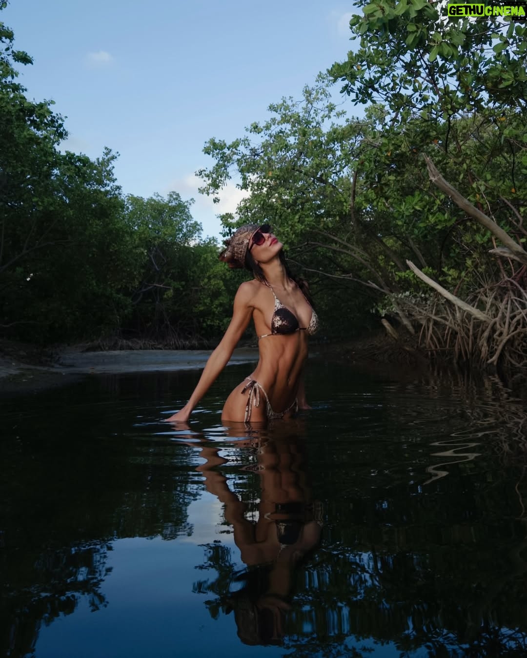 Vitória Strada - 45.1K Likes - Maracaípe, PE 👙