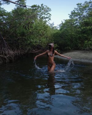 Vitória Strada Instagram - Maracaípe, PE 👙