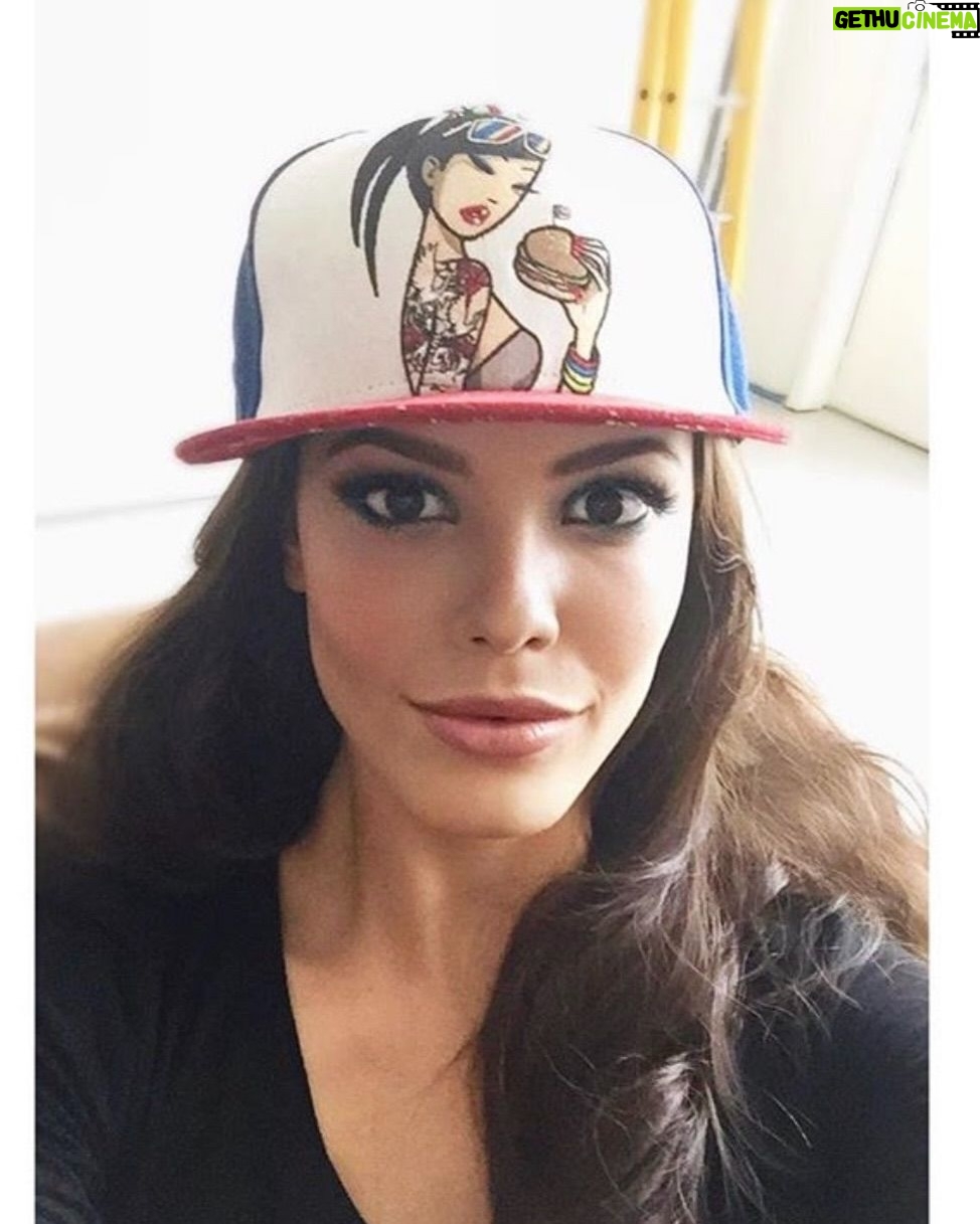 Vitória Strada - 22.5K Likes - 2016 tinha algo diferente no ar ✨