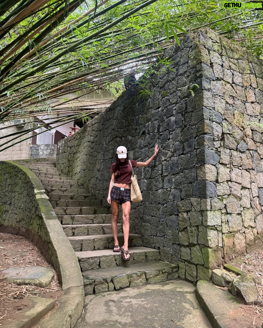 Vitória Strada - 44.1K Likes - 🌴
BESAR LENTO
HABLAR CLARO
BAILAR MUCHO
AMAR FUERTE Y REIR DE VERDAD