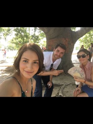 Vivian Ossa Instagram - 2016 que año fuiste ! ✨ conocí al amor de mi vida , grabé mi primer novela como reparto que fue el Tesoro la figurita del Luz del Sol y luego grabe Los Morales , que sigue guardada en mi corazón y en el de ustedes … muchos cambios de look y muchos sueños cumplidos ese 2016 ✨ Desde ese entonces me conocen o desde cuando me siguen ? #2016