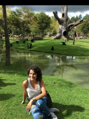 Vivian Ossa Instagram - 2016 que año fuiste ! ✨ conocí al amor de mi vida , grabé mi primer novela como reparto que fue el Tesoro la figurita del Luz del Sol y luego grabe Los Morales , que sigue guardada en mi corazón y en el de ustedes … muchos cambios de look y muchos sueños cumplidos ese 2016 ✨ Desde ese entonces me conocen o desde cuando me siguen ? #2016
