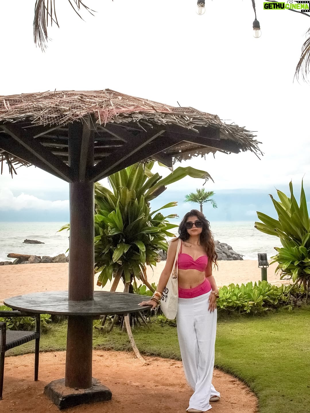 Vrushali Vachhiyat - 7.7K Likes - Keeping my mind,body and soul Hydrated 🌊🏝️🐳🇱🇰
.
#mirissa #srilanka #galle #travelgram #travellife #beachlife #islandlife #islandgirl #traveltheworld #srilankadiaries