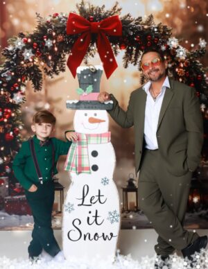 Wanda D'Isidoro Instagram - La Navidad nos recuerda lo verdaderamente importante: estar, abrazarnos, mirarnos con tiempo y agradecer lo que somos cuando estamos juntos 🎄
Cada risa, cada gesto, cada silencio compartido hoy es un recuerdo que mañana valdrá oro.

Gracias infinitas a @vialibrephotography por acompañarnos siempre en los momentos que marcan nuestra historia. No solo toman fotos… guardan pedacitos de nuestra vida para siempre 📸🤍

Desde nuestro corazón, @enderthomas , @andreavalentinozd y yo les deseamos una Navidad llena de amor real, del que se siente, se cuida y se queda.
Que nunca nos falte familia, fe y recuerdos que abracen el alma.