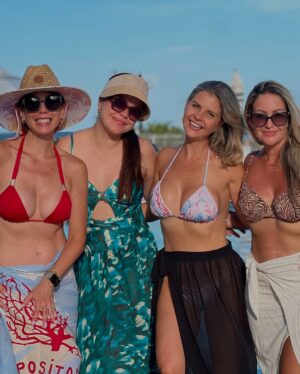 Wanda D'Isidoro Instagram - Igual que siempre ♥️ 

Esa recarga de energía que siempre hace falta para el corazón ♥️

Las quiero tanto @wandadisidoro @miletorresduq @geo_palacios